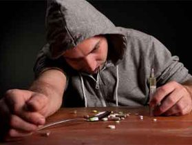 Лечить наркоманию